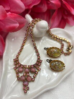 VINTAGE PINK RHINESTONE NECKLACE & IRIDESCENT CLIP EARRINGS